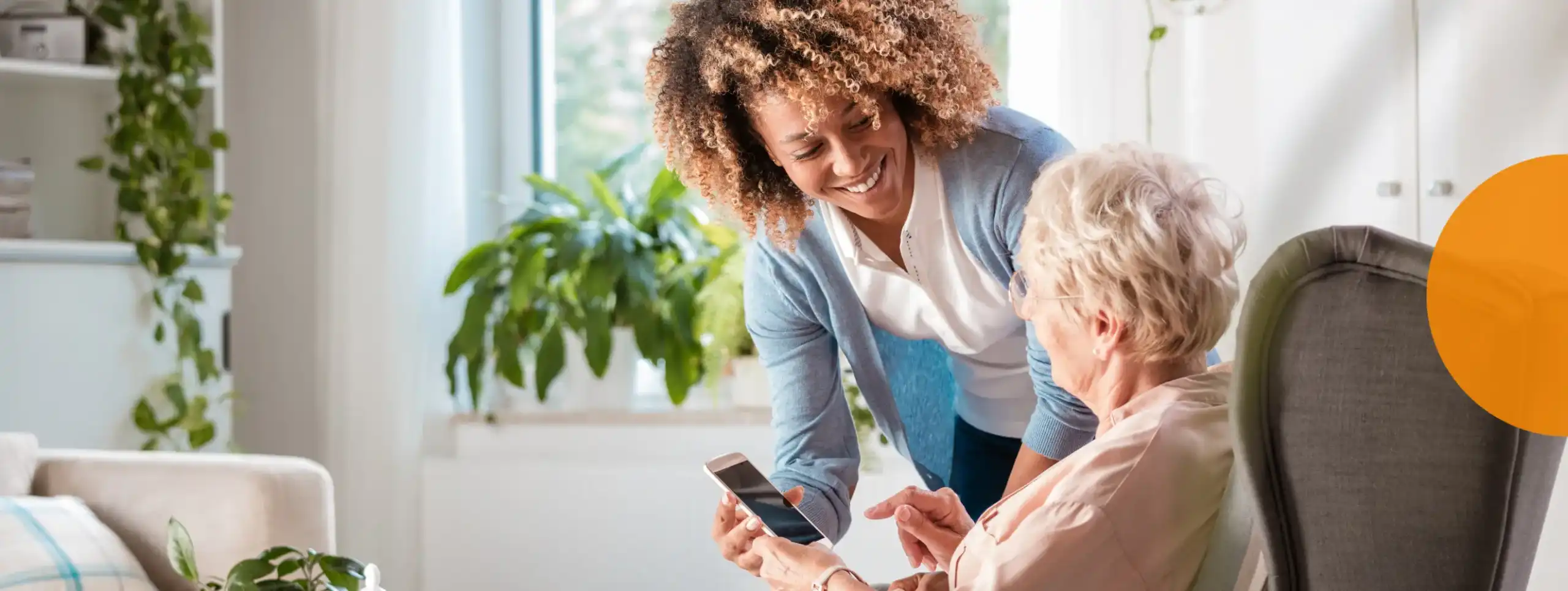 Bannière HC Solutions d'accessibilité l'information accessible pour une personne âgée