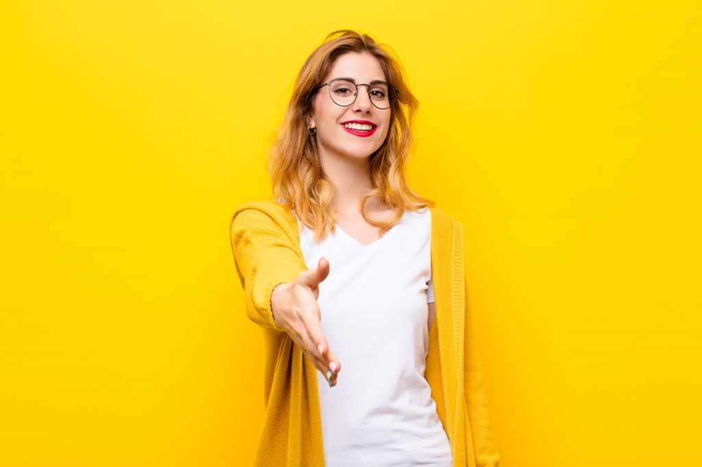 Visuel d'une femme qui tend la main